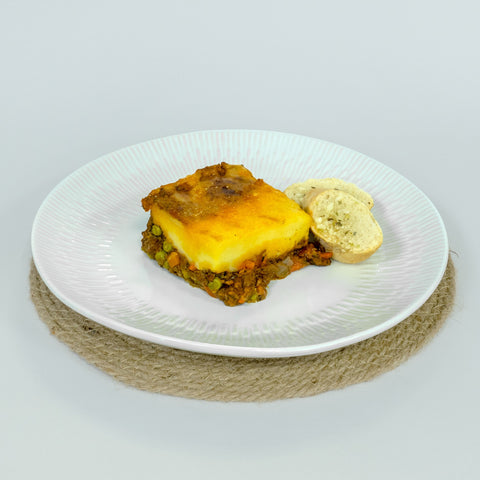 Beef Cottage Pie & Garlic Bread